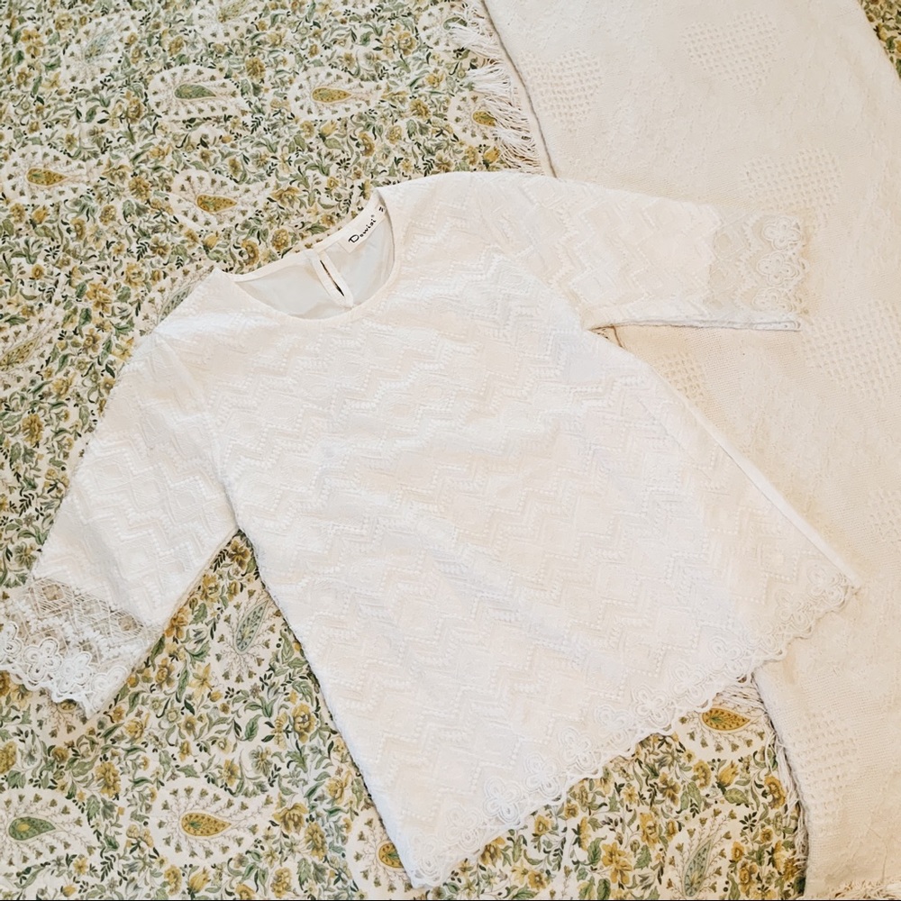 White lace chevron patterned blouse w/ back button